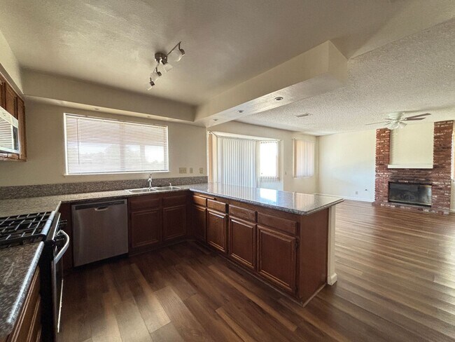 Building Photo - West Lancaster Home