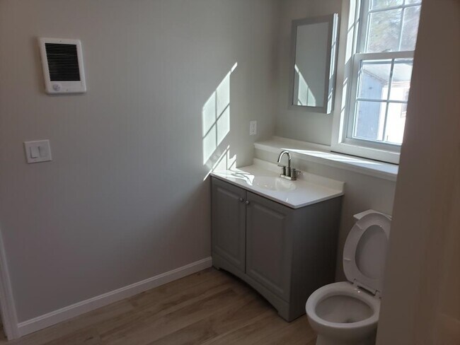 Building Photo - 2 Bancroft Rd