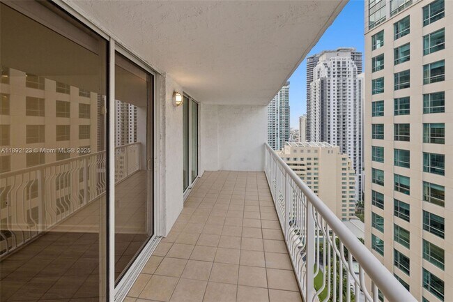 Building Photo - 1200 Brickell Bay Dr