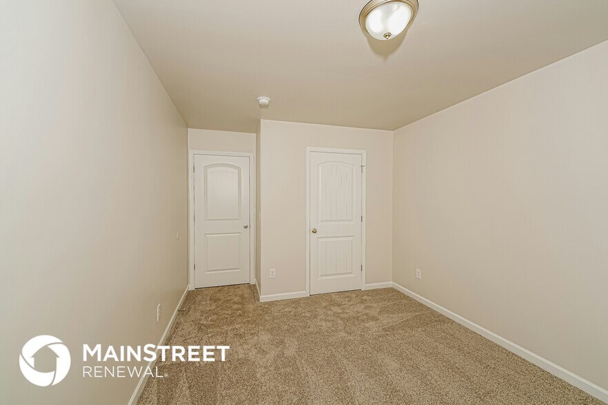 Building Photo - 855 Hawthorn Ln