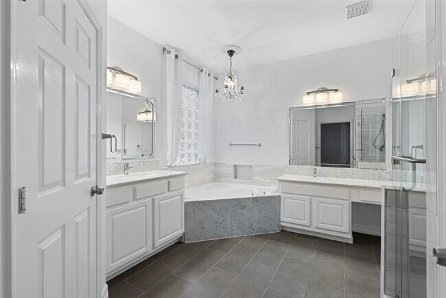 Building Photo - 9023 Eaglecove Dr