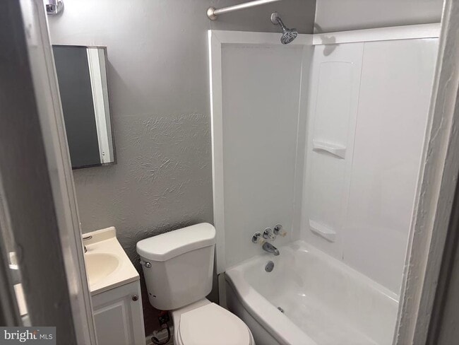 Primary Photo - 7243 Holabird Ave