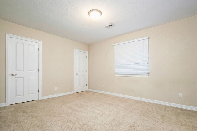 Building Photo - Exceptional 5-Bedroom Home Steps from the University of Denver