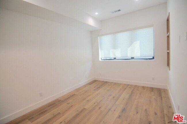 Building Photo - 10810 Peach Grove St