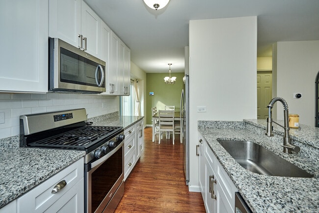 Building Photo - 1066 Florimond Dr