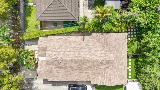 Building Photo - 21 NE 48th St