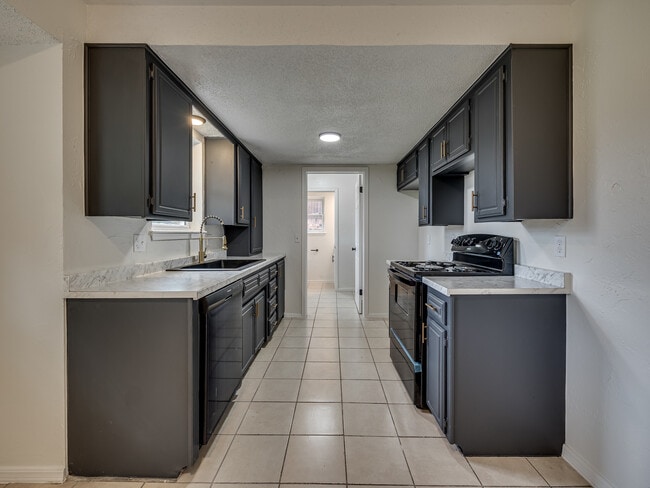 Building Photo - 4821 Cinderella Dr