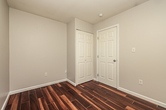 Building Photo - 1240 Berwald Dr