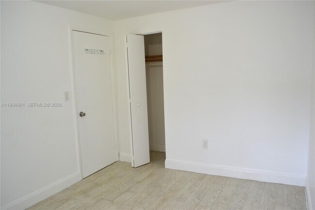 Building Photo - 1037 SW 4th St