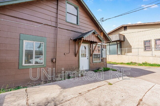 Building Photo - 306 S Humphreys St