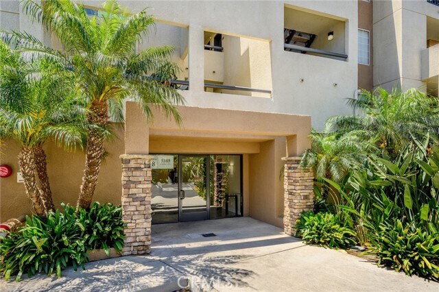 Building Photo - 5565 Canoga Ave