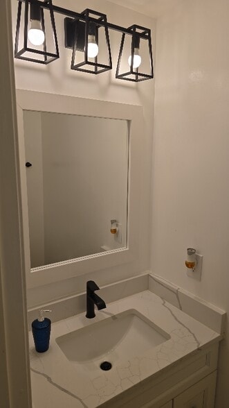 Building Photo - 5719 Rocky Run Dr