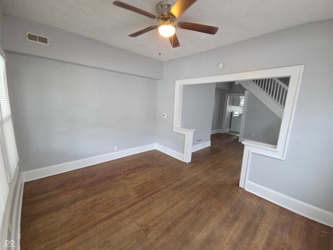 Building Photo - 1339 W Lee St