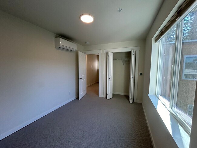 Building Photo - 4234 Cameo Ln