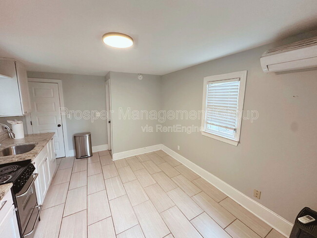 Building Photo - 70 Radcliffe St