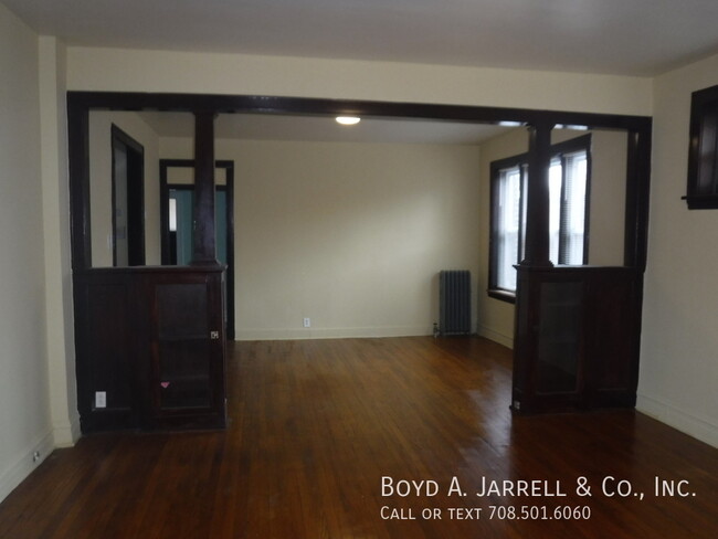 Building Photo - 9546 S Prairie Ave