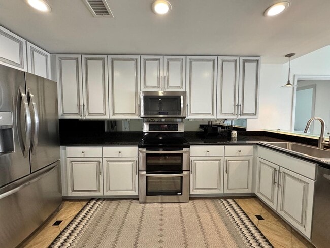 Building Photo - 195 14th St NE