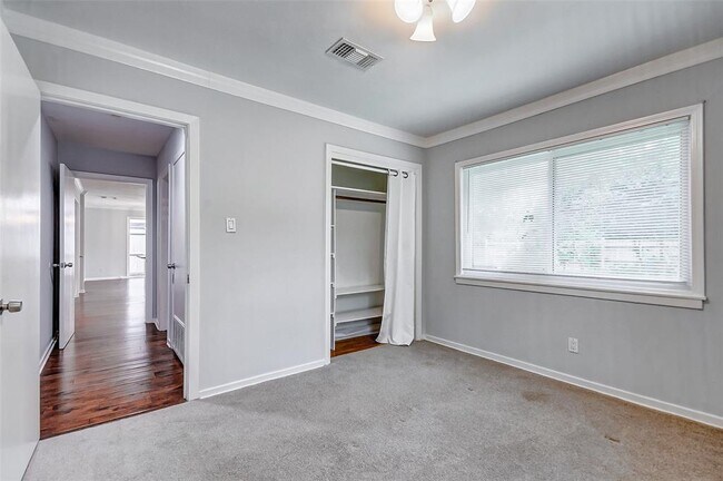 Building Photo - 515 Azaleadell Dr