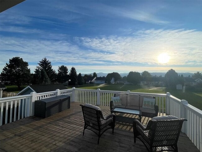 Building Photo - Spacious 4 bed/ 3 bath Hamilton Home