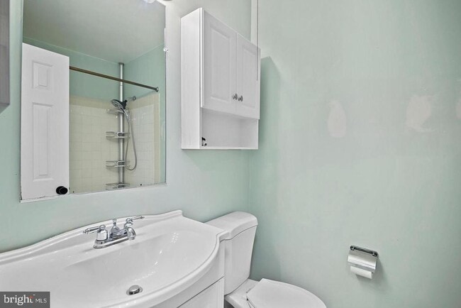 Building Photo - 511 Avondale Dr