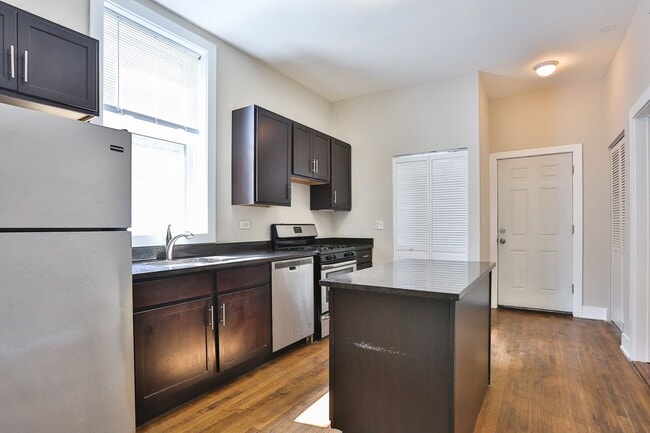 Building Photo - Bucktown 2bed/1bath...NEXT TO THE 606 TRAIL!  In-Unit Laundry & Central Air!
