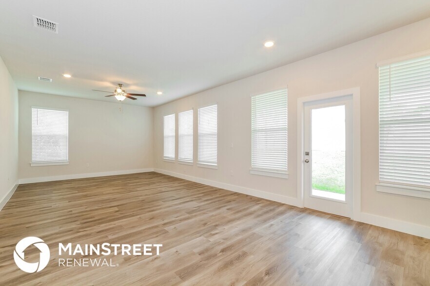 Building Photo - 317 Pine St