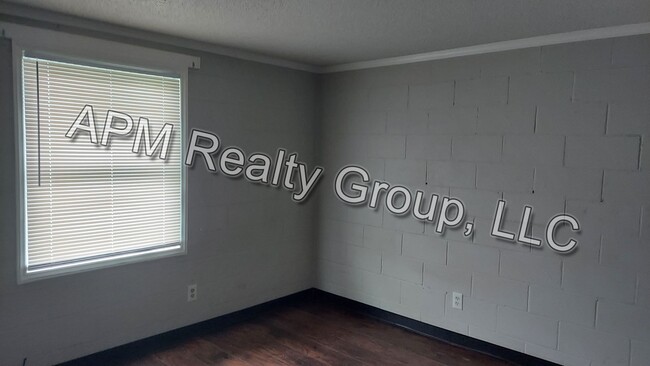 Building Photo - Two bedroom apt near Harden Street