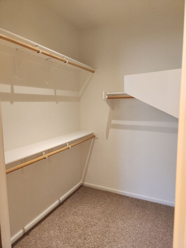 Building Photo - Amazing 2 bed + den / 2 baths in Stone Creek