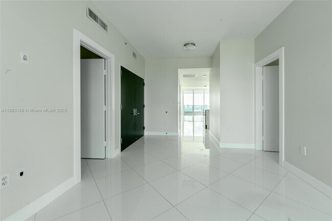 Building Photo - 900 Biscayne Blvd