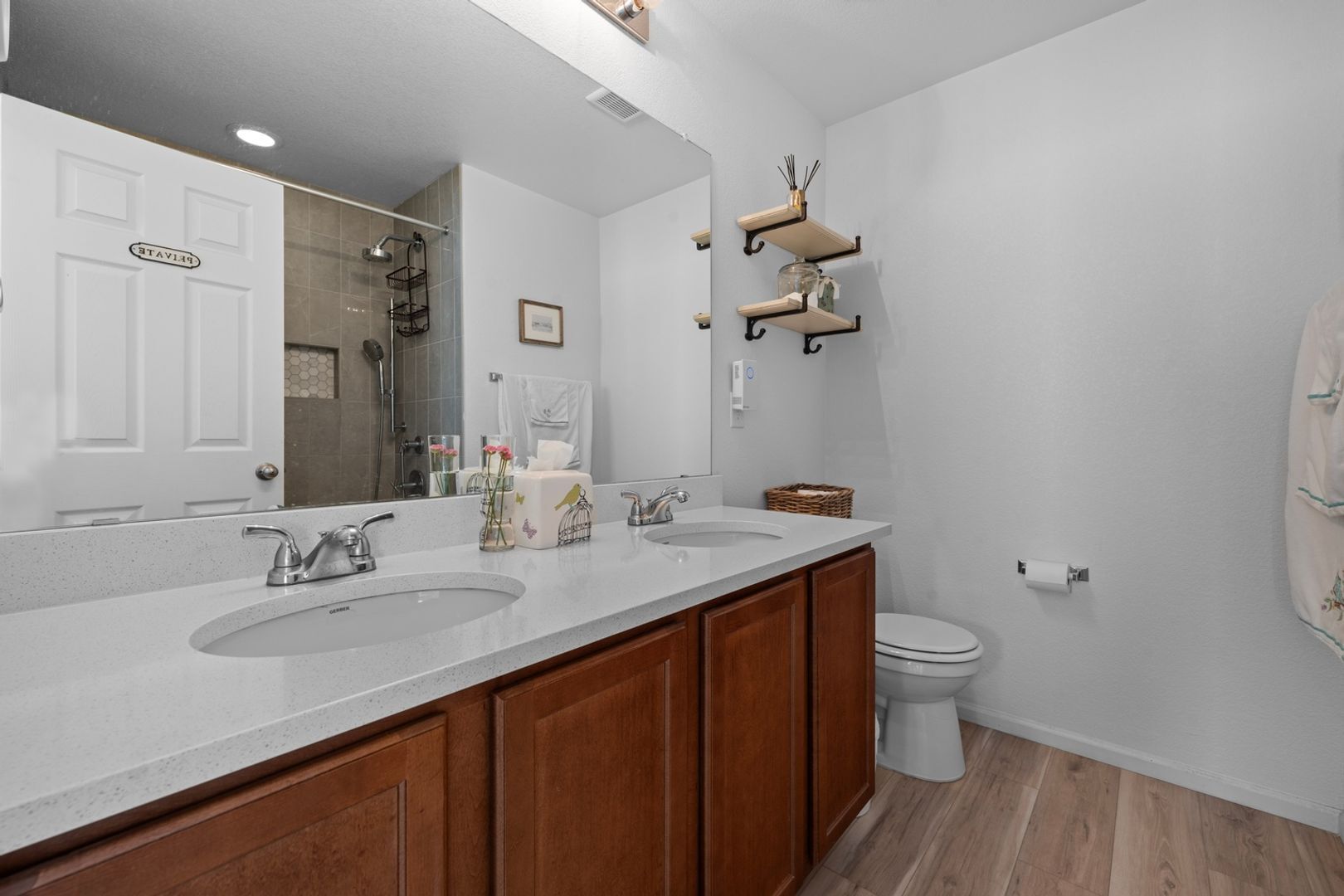 Building Photo - 6131 Vickie Ln