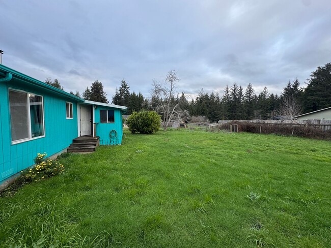 Building Photo - Large, fenced, sunny yard. 3/1.5 in  Azalea Hill location in McKinleyville
