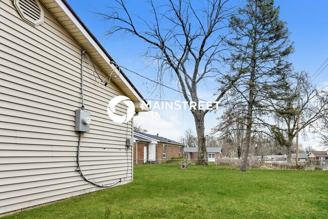 Building Photo - 4 Bedroom Pet-Friendly Home in Florissant,...