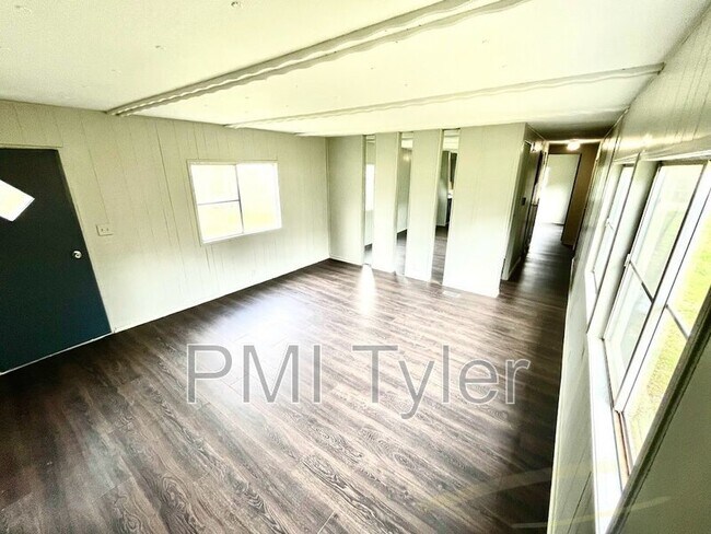 Building Photo - 9049 County Rd 427