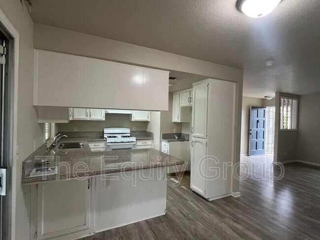 Building Photo - 143 N Simon St