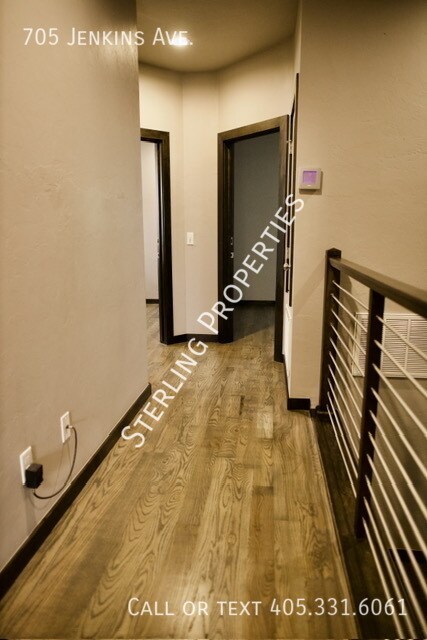 Building Photo - 705 S Jenkins Ave