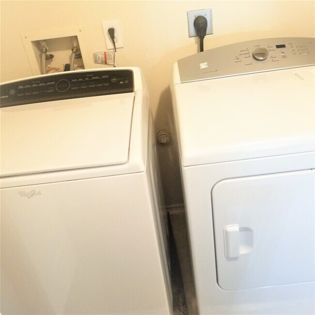 Building Photo - 46 Wineberry Pl