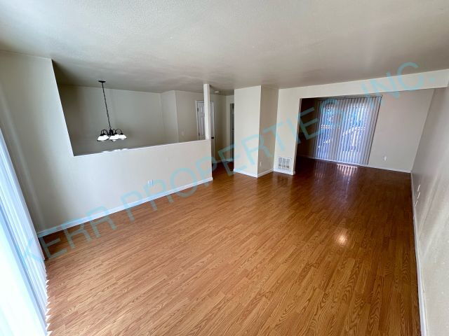 Building Photo - Charming 2-Bed Gem in Gresham – Spacious Comfort with 1.5 Baths & 1029 Sq. Ft.!