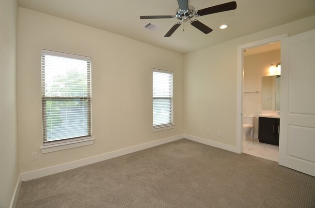 Building Photo - 2616 Riverside Dr