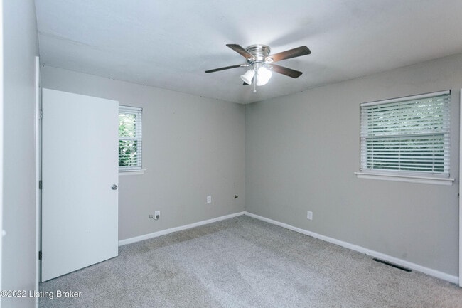 Building Photo - 2421 Woodmont Dr