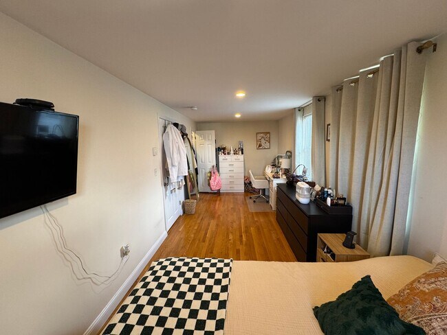 Building Photo - 220 Middlesex Ave