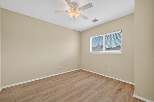 Building Photo - 6343 Settlers Square Ln