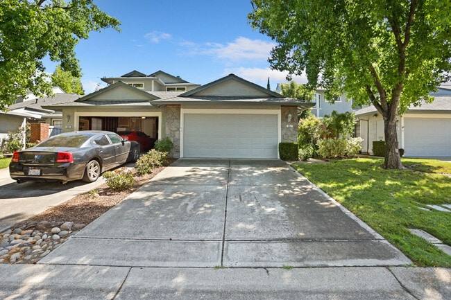 Building Photo - 562 La Corso Dr