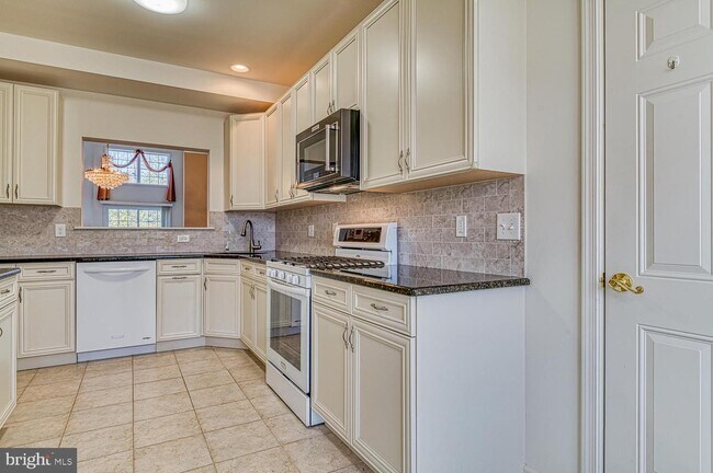 Building Photo - 1802 Schindler Dr