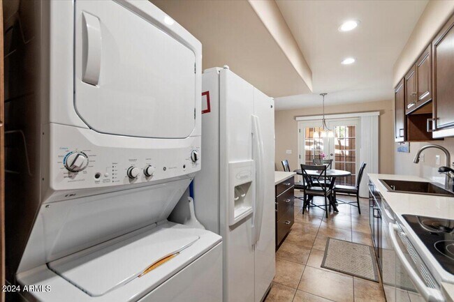 Building Photo - 10415 N 10th St