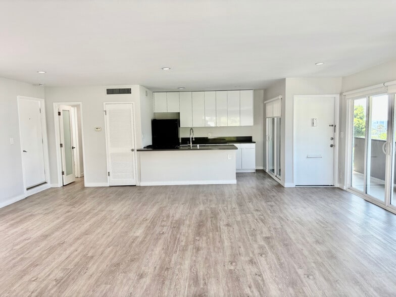 Building Photo - 1284 Havenhurst Dr