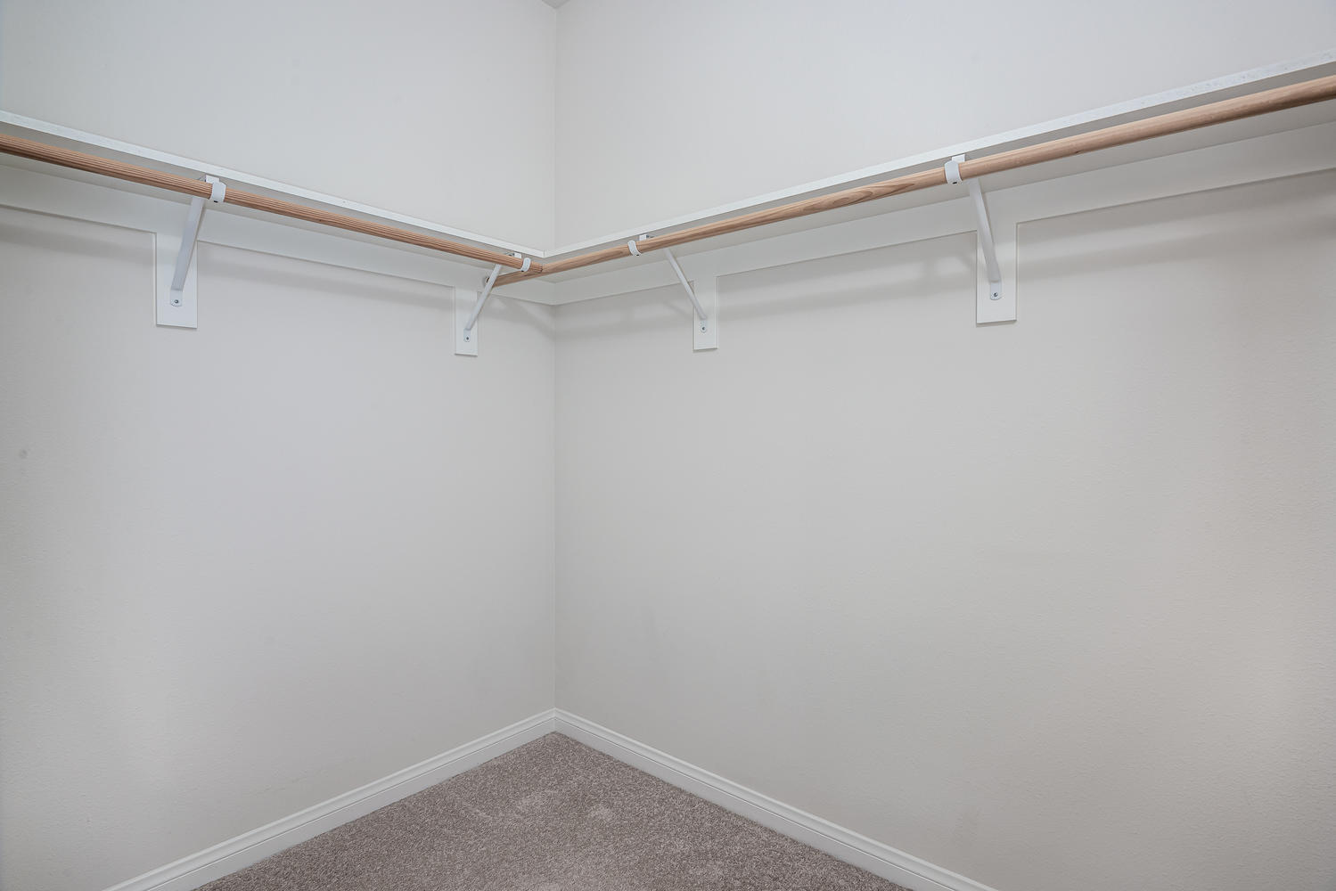 Building Photo - 955 Humbert Ave