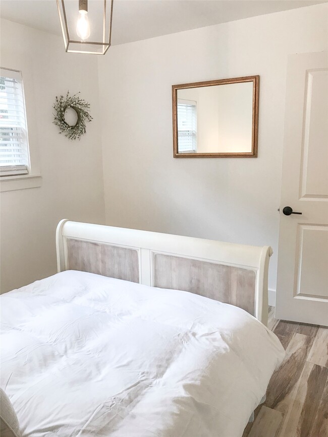 Building Photo - 5 Sandlily Ct