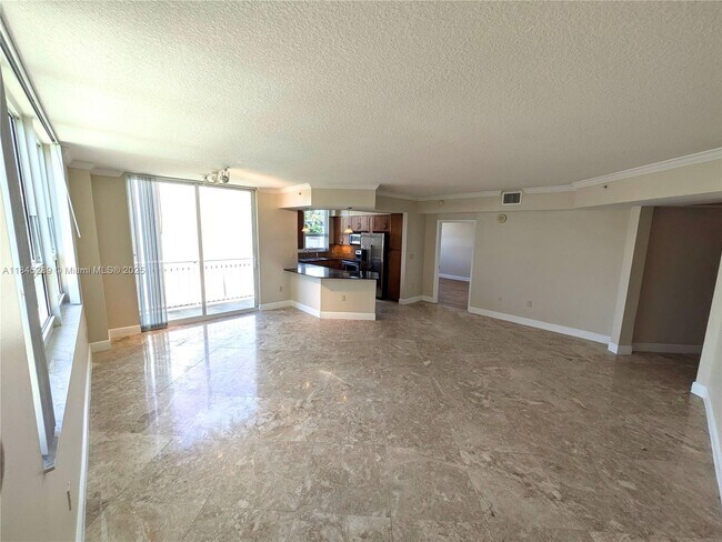 Primary Photo - 2000 N Bayshore Dr