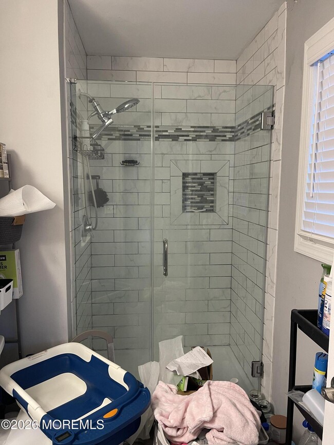 Building Photo - 162 S Linden Ave