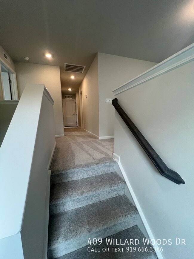 Building Photo - 409 Willard Wds Dr